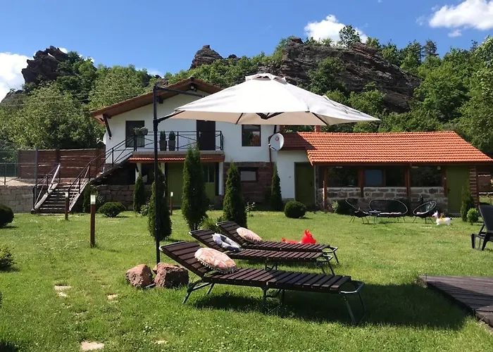 Къща за гости Garden